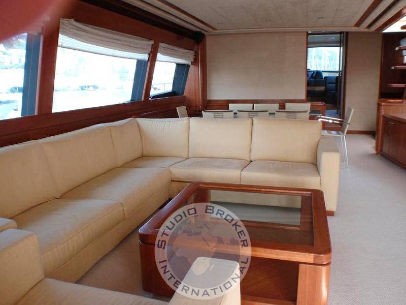 Ferretti 830