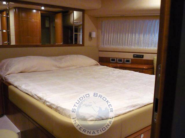Ferretti 830