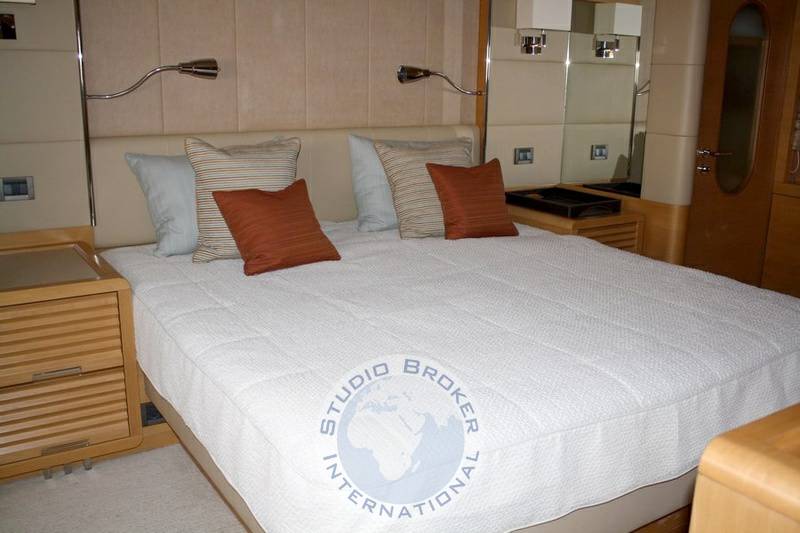 Benetti 85 legend