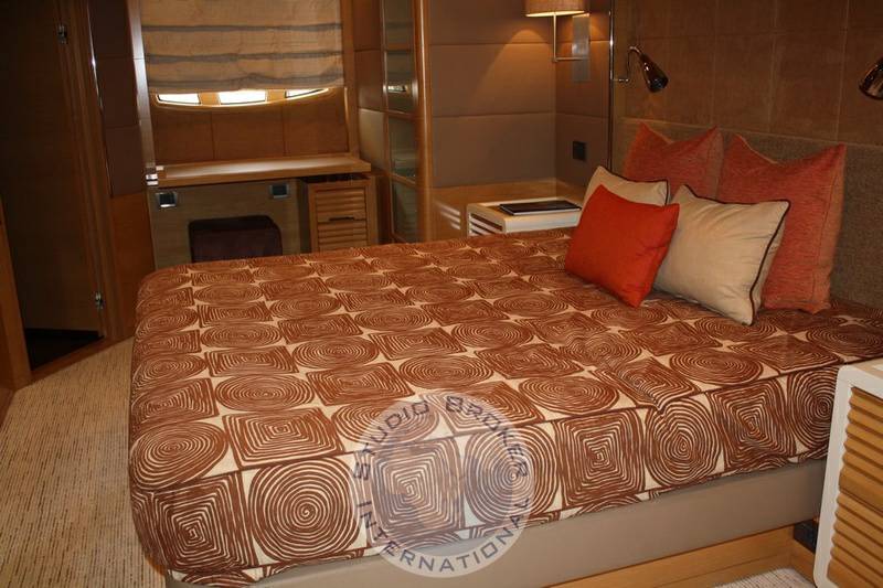 Benetti 85 legend