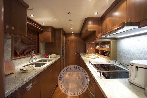 Benetti Tradition 100