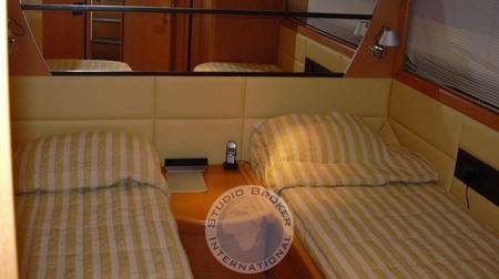 Pershing 76