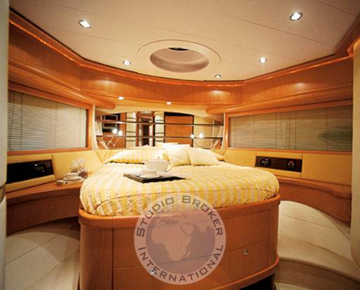 Pershing 76