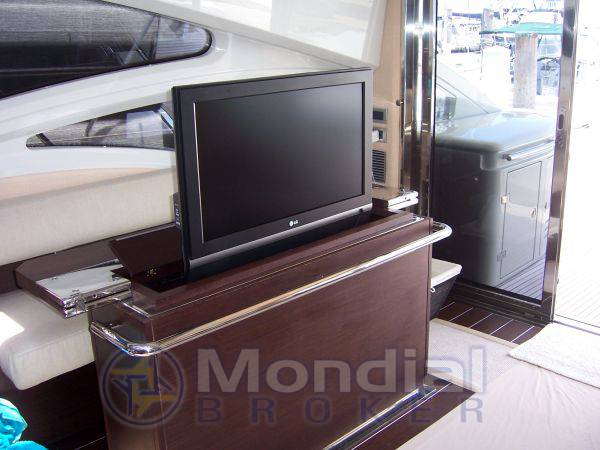 Azimut 68s