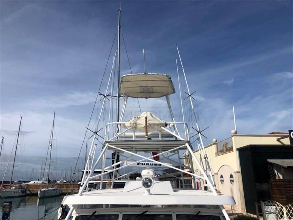 Luhrs 380
