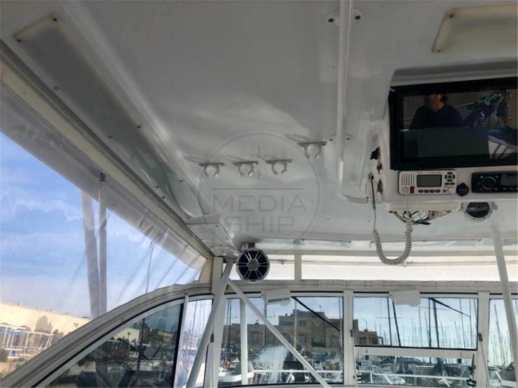 Luhrs 380