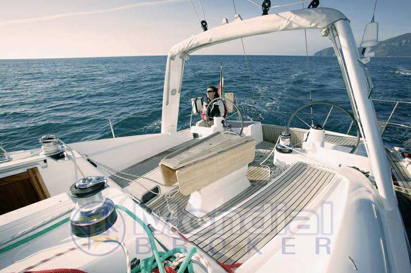 Wauquiez 47 pilot saloon