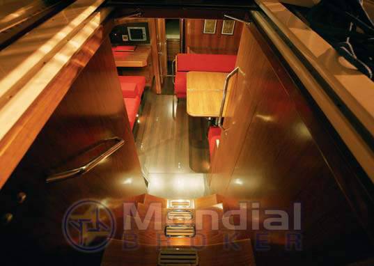 Wauquiez 47 pilot saloon