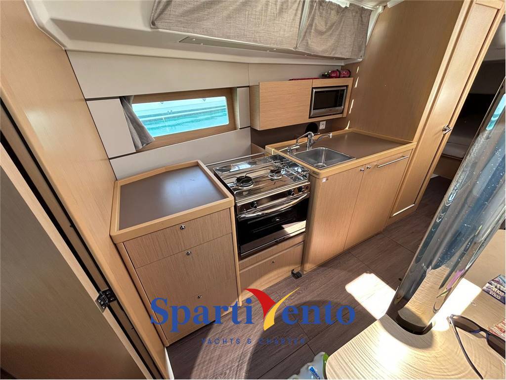 Beneteau Oceanis 38.1