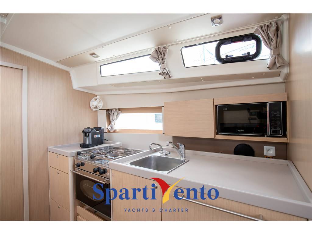 Beneteau Oceanis 38.1