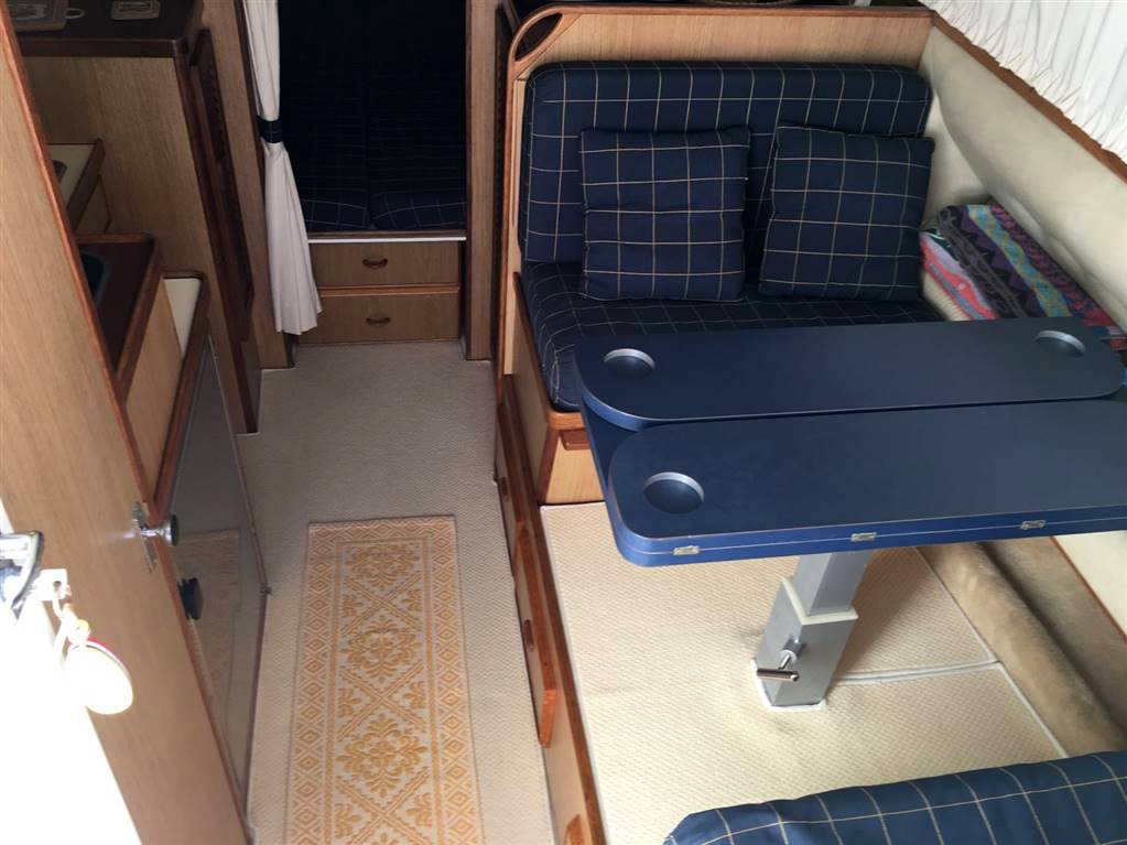 Bertram 28 fly