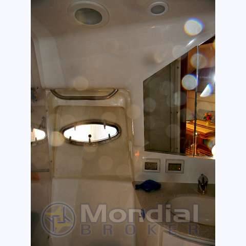Tiara 38