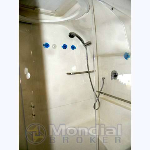Tiara 38