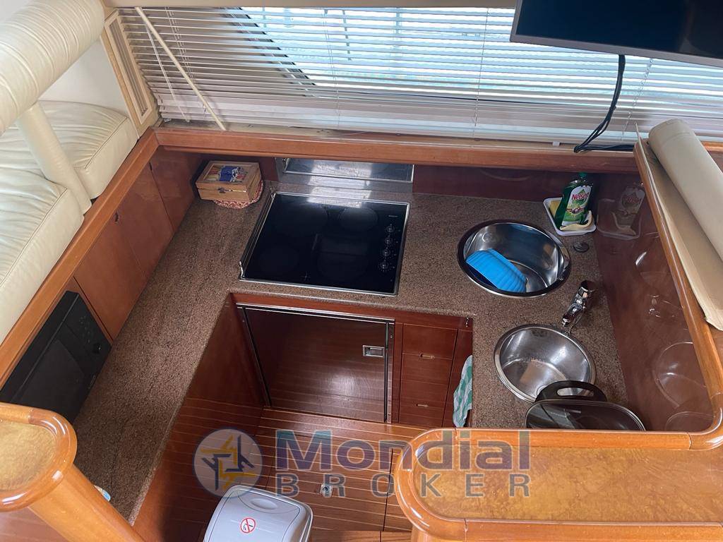 Ferretti 48