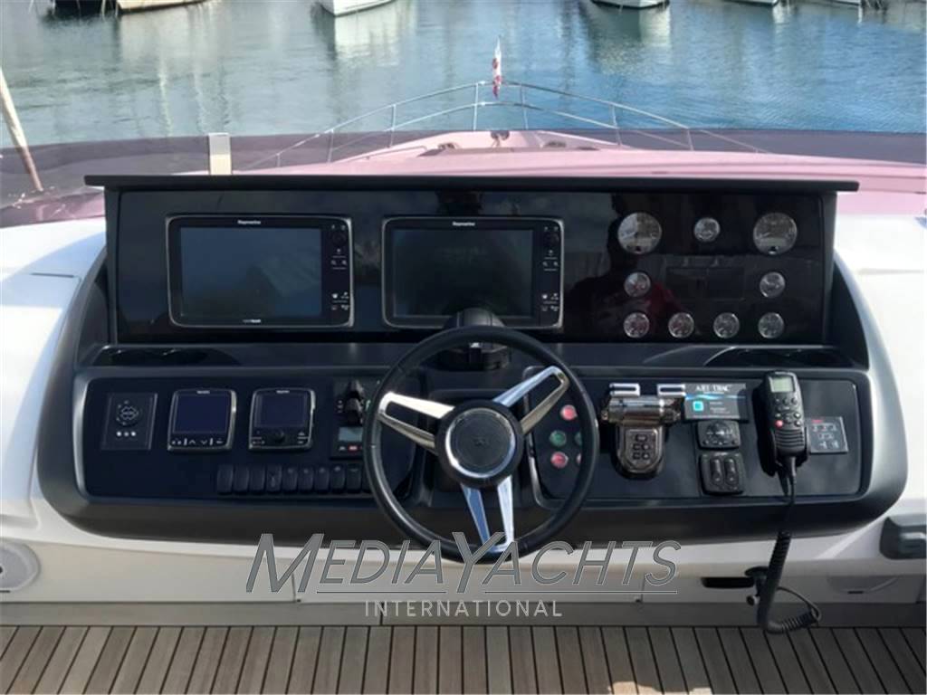 Princess yacht S72