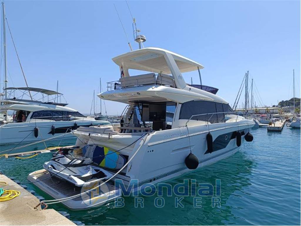 Jeanneau Prestige 590 flybridge