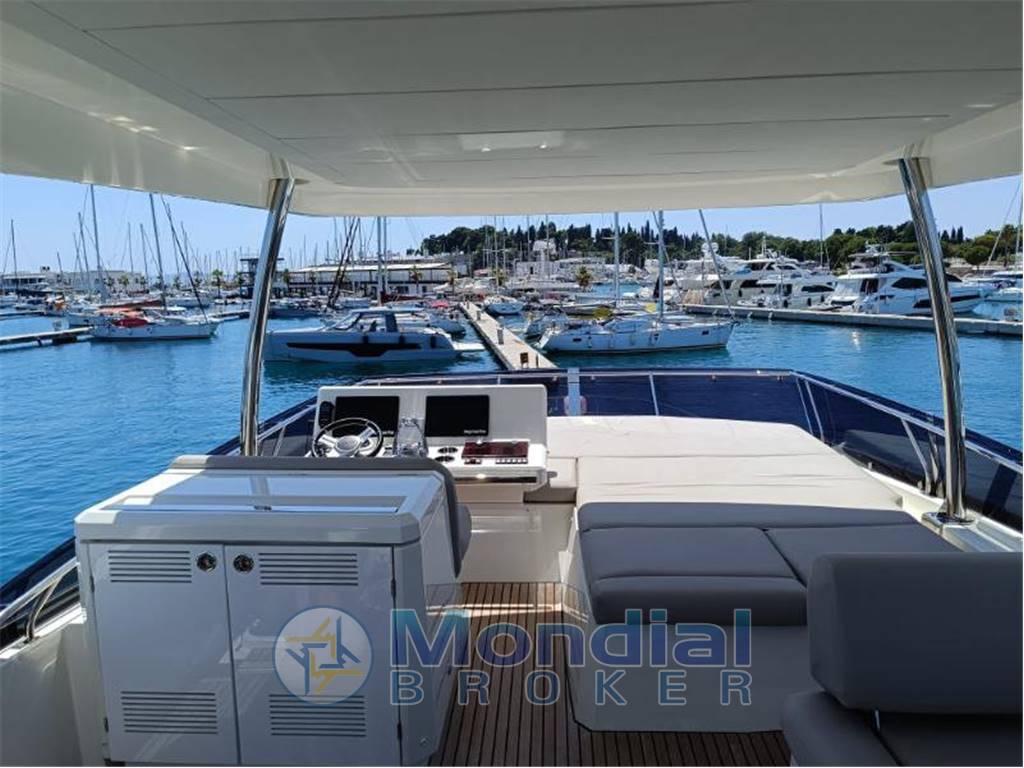 Jeanneau Prestige 590 flybridge