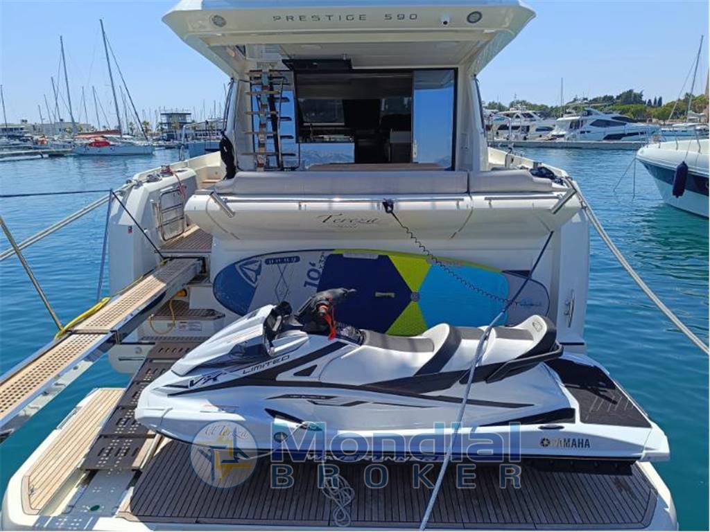 Jeanneau Prestige 590 flybridge
