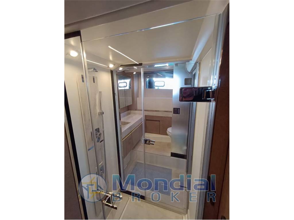 Jeanneau Prestige 590 flybridge