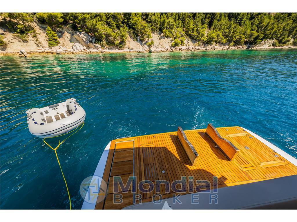 Sealine F430 fly
