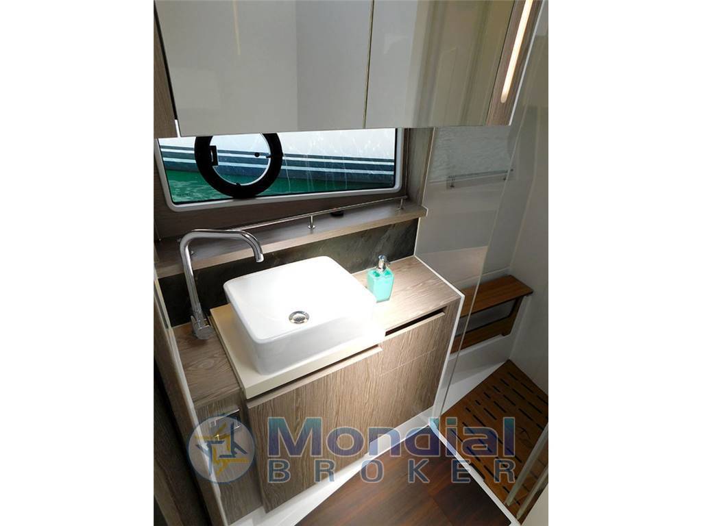 Sealine F430 fly