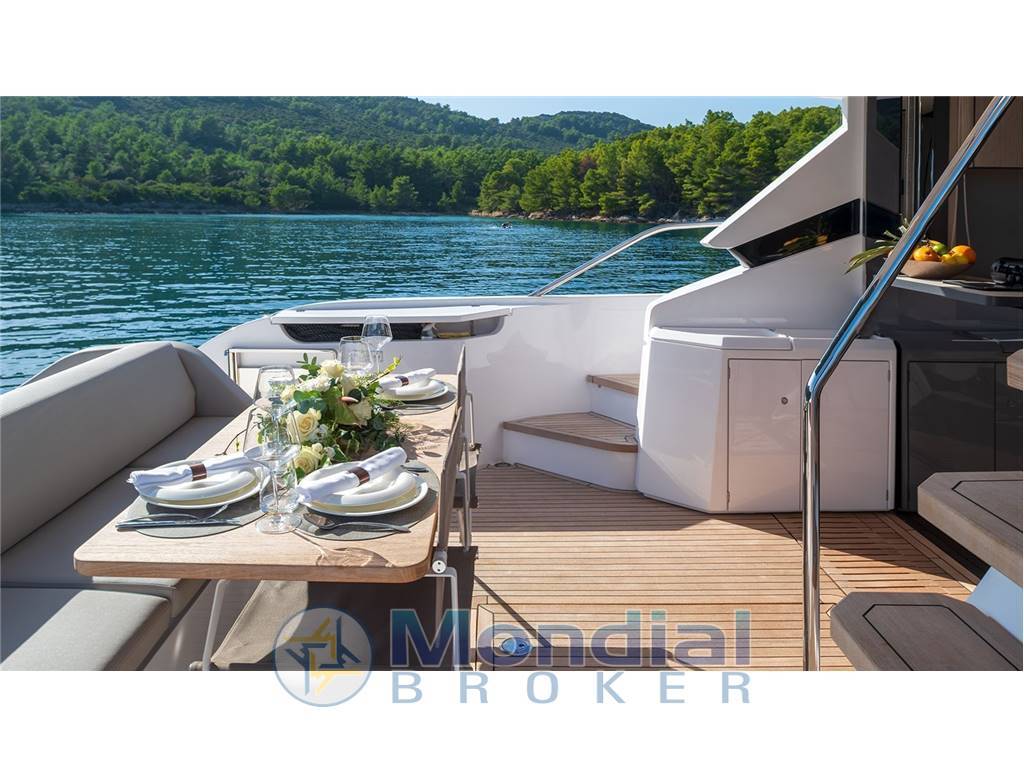 Ferretti yachts 580