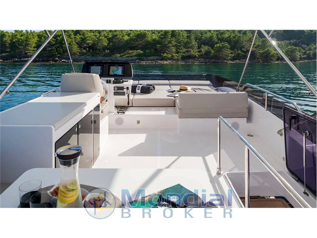 Ferretti yachts 580
