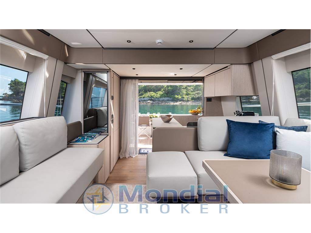 Ferretti yachts 580