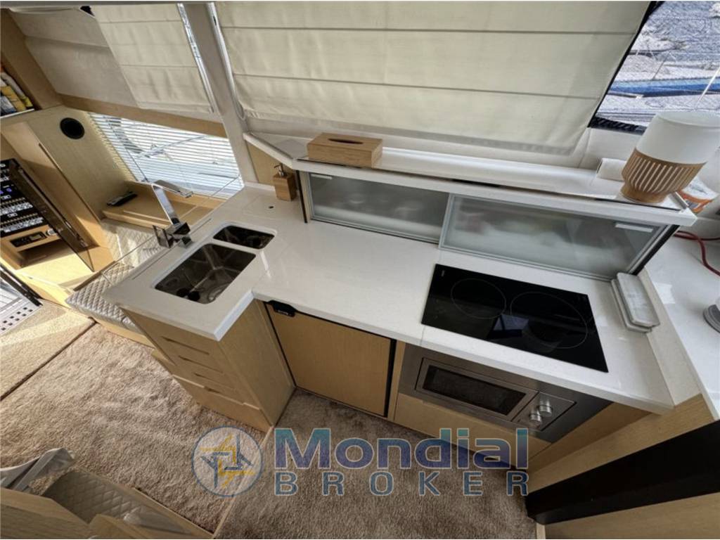 Galeon 420 fly