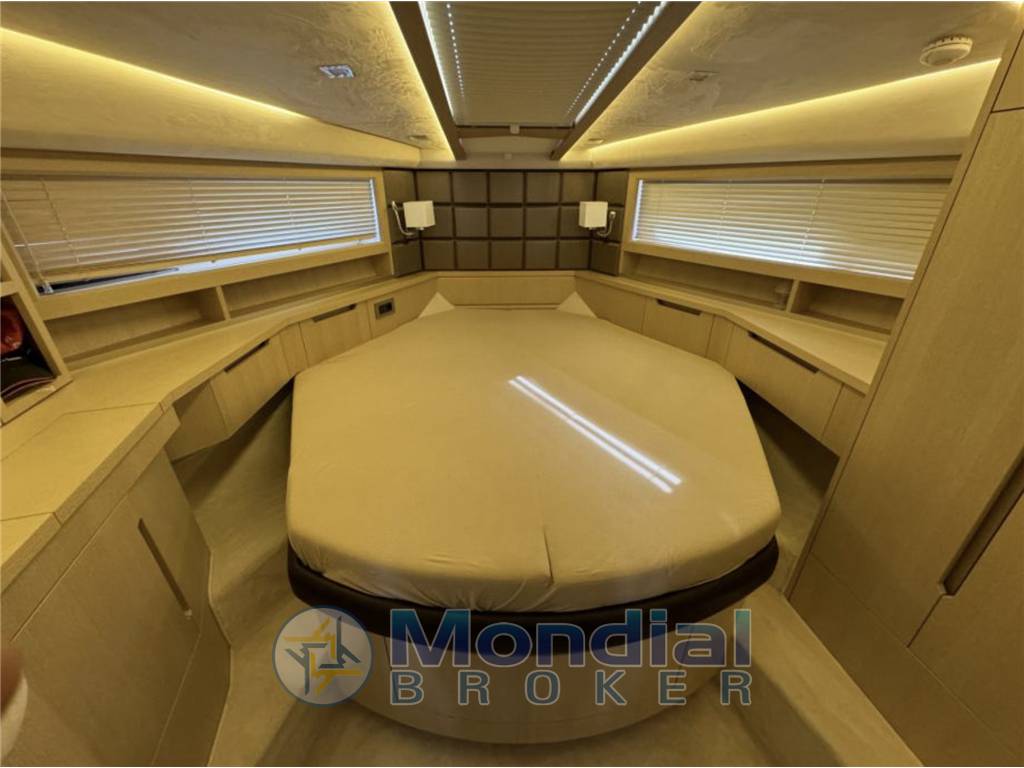 Galeon 420 fly