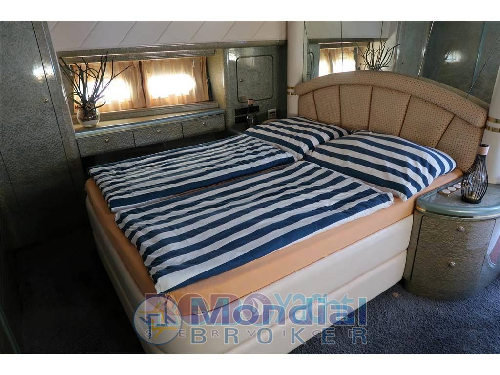 Elegance 70 flybridge