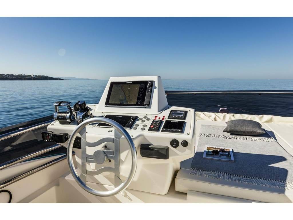 Ferretti yachts 550