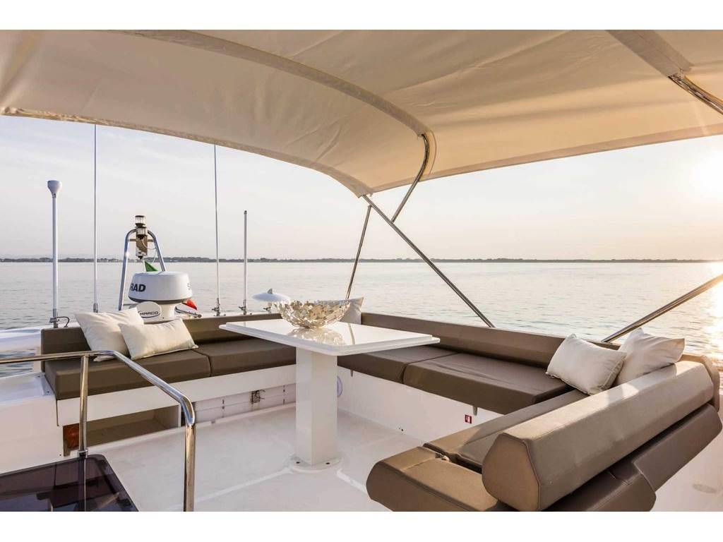 Ferretti yachts 550