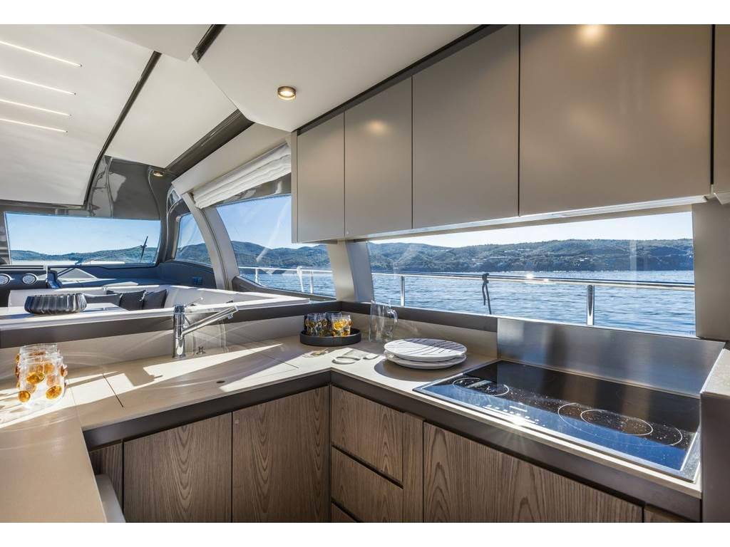Ferretti yachts 550