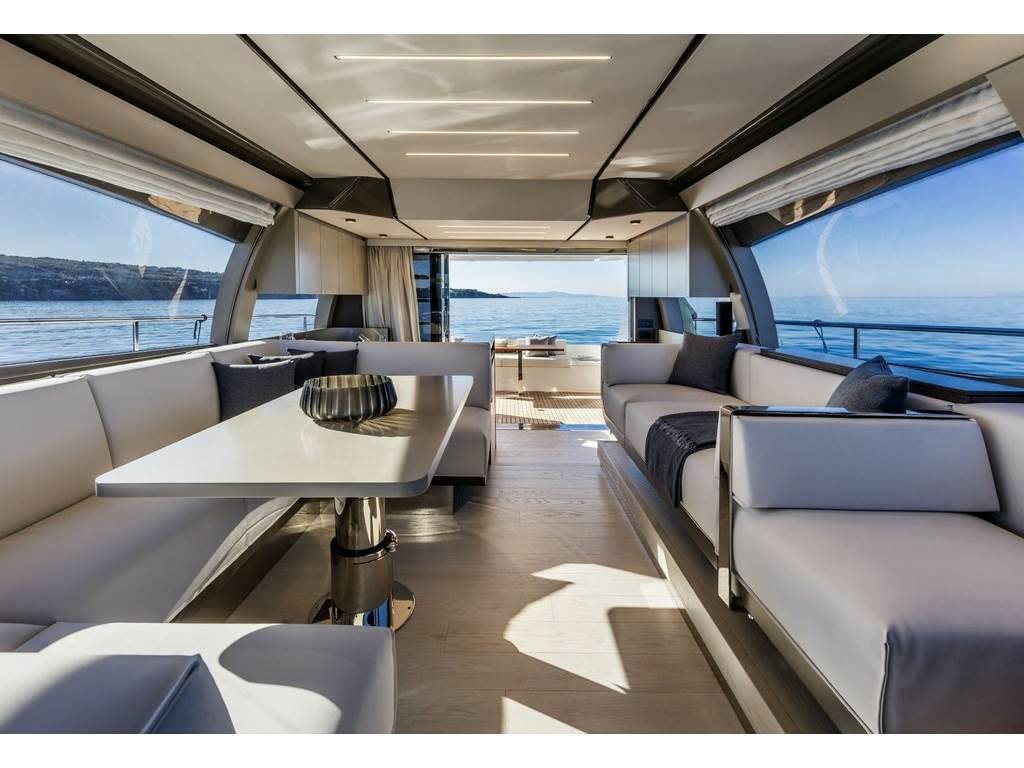 Ferretti yachts 550