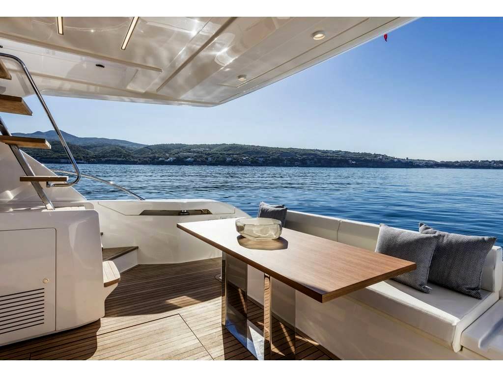 Ferretti yachts 550