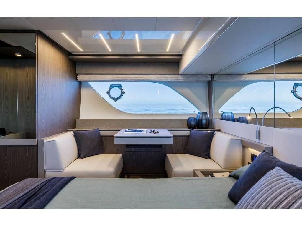 Ferretti yachts 550