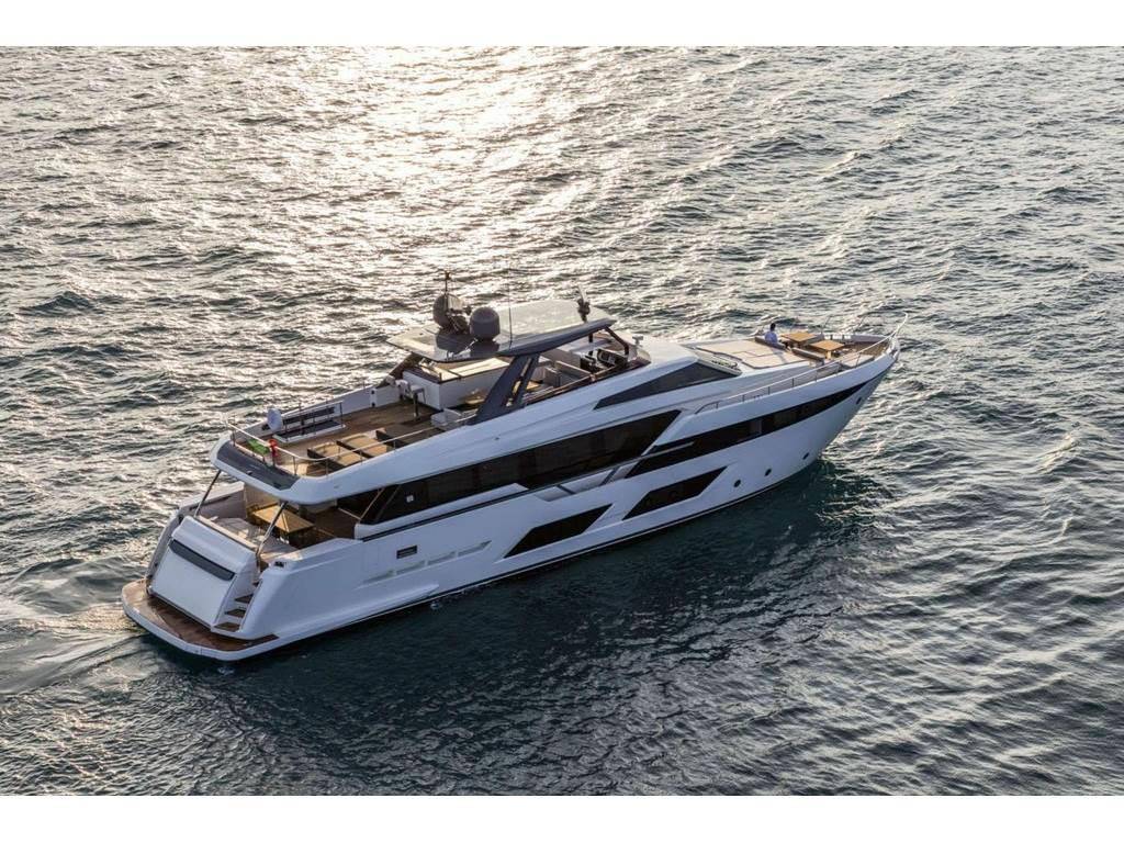 Ferretti yachts 920