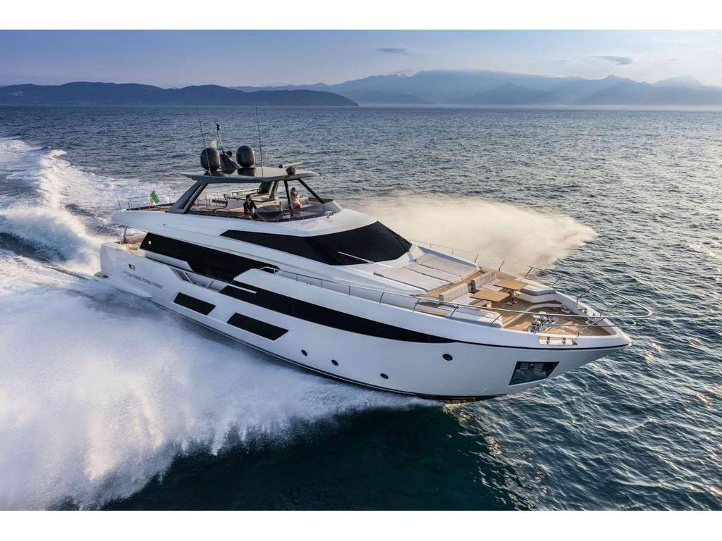 Ferretti yachts 920
