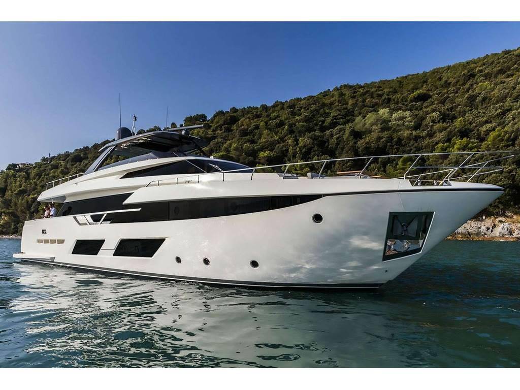 Ferretti yachts 920