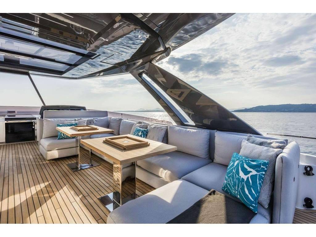 Ferretti yachts 920