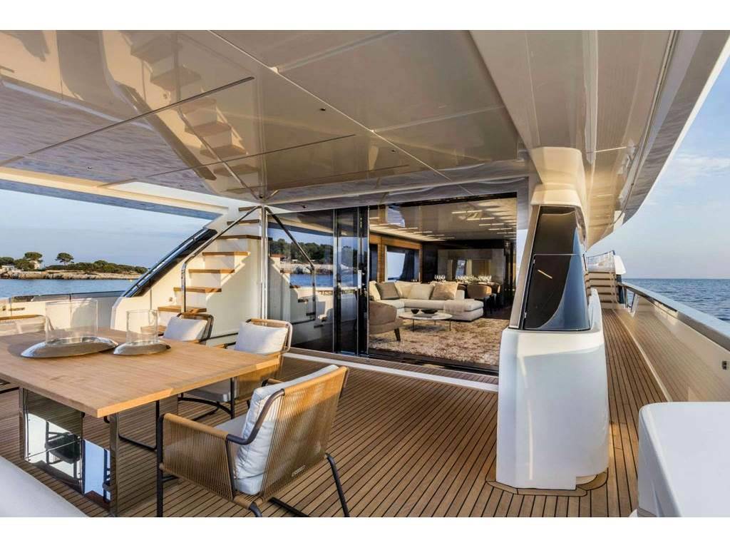 Ferretti yachts 920