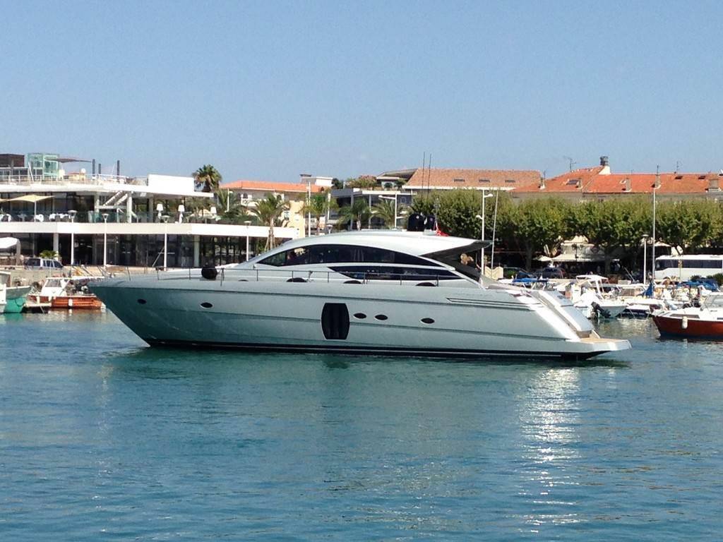 Pershing 64