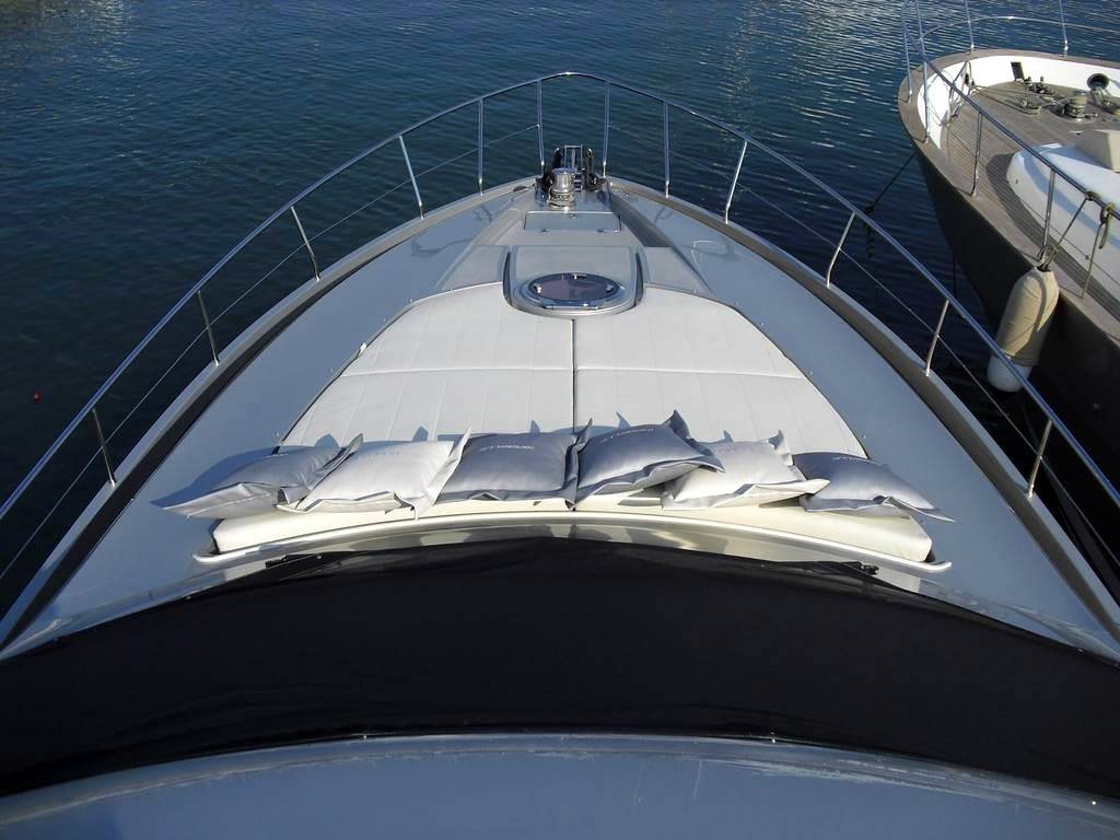 Pershing 64