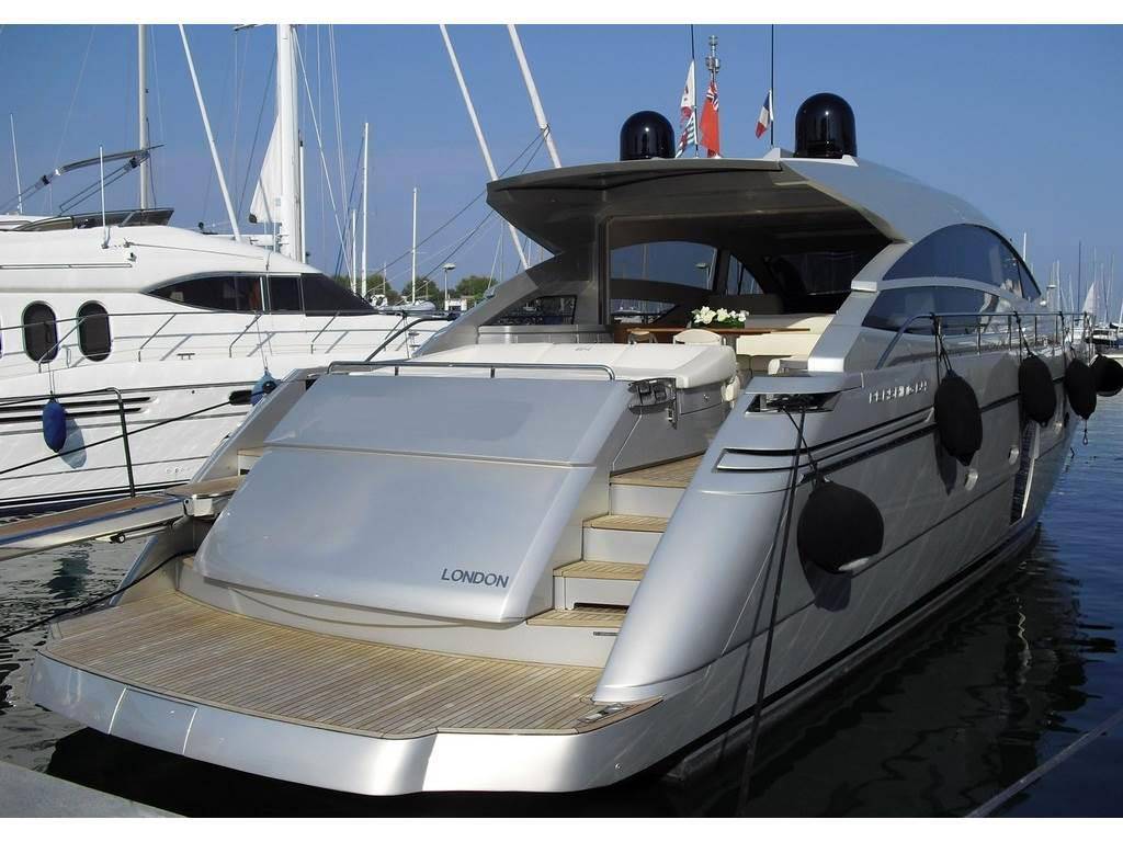 Pershing 64