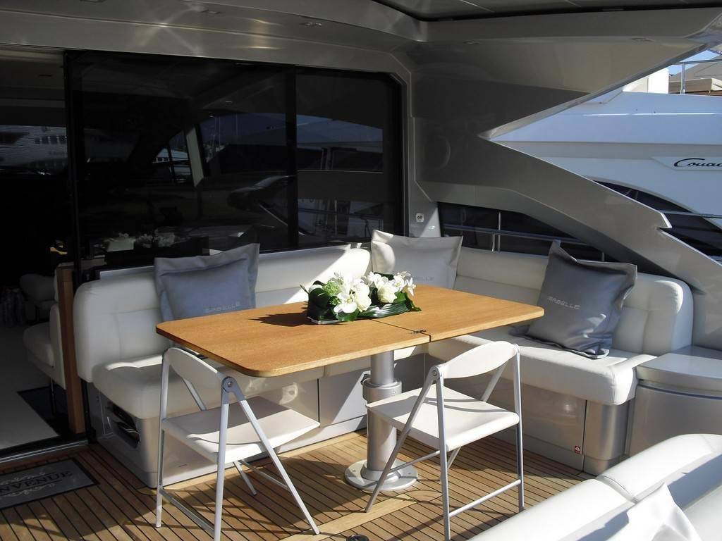 Pershing 64