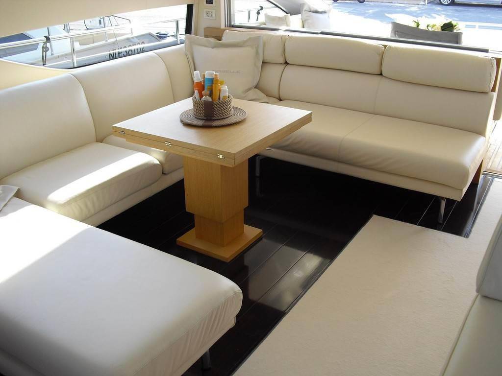 Pershing 64