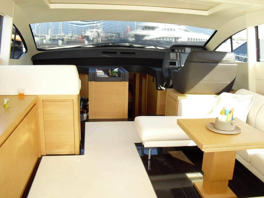 Pershing 64