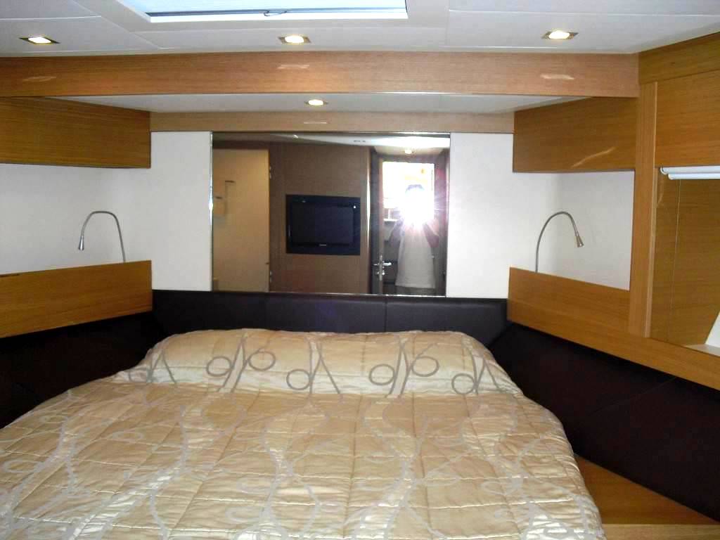 Pershing 64