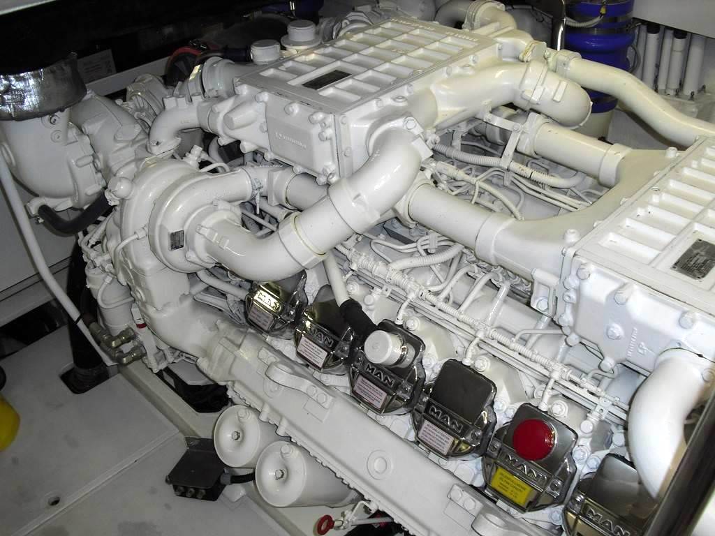 Pershing 64